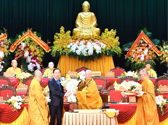 Hoa Thuong Thich Tri Quang noi gi khi duoc suy ton Phap chu giao hoi PGVN?-Hinh-2