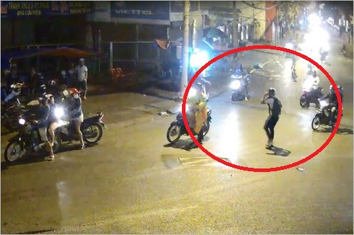 Hình ảnh thời khắc kinh hoàng nạn nhân thoát chết diệu kỳ dưới gầm xe bồn