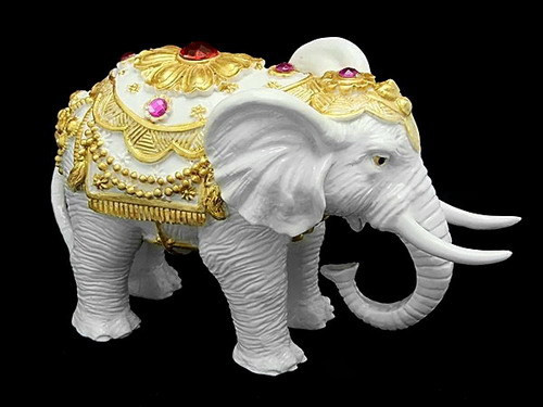 Đặt tượng voi trước cửa nhà và quay mặt vào trong để rước may mắn và phước lành vào nhà. Ảnh: Fengshui.