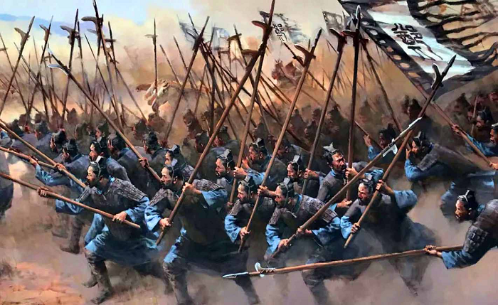 Thời xưa, Trương Phi (Trung Quốc) từng cố tình ra lệnh cho binh lính buộc cành cây vào đuôi ngựa và cố tình kéo tạo ra những đám khói bụi khổng lồ để địch hiểu nhầm, khiến kẻ thù thực sự sợ hãi.