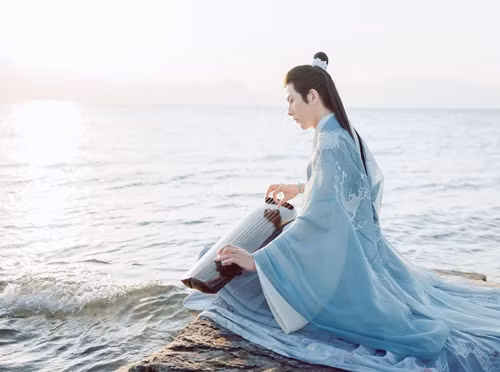 Là một mỹ nam có dung mạo xuất chúng, cả đời Phan An giữ thân như ngọc, không trêu hoa ghẹo nguyệt. Sau khi chàng kết thành phu thê với Dương Thị thì lại càng một lòng một dạ vun đắp cho cuộc sống hôn nhân. Cả hai chung sống với nhau vô cùng hòa hợp, tình cảm vợ chồng ân ái vô cùng. Sau khi Dương Thị qua đời, Phan An rất đau khổ, đồng thời còn viết bài “Truy vong thi” (thơ truy vong cho vợ) để thể hiện sự đau khổ khi mất vợ.