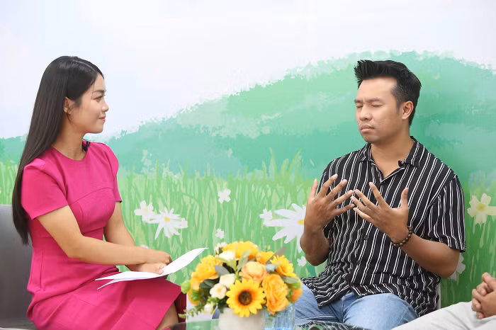 Quang Sot “Doi dac nhiem nha C21” bi khan gia “khung bo” dien thoai-Hinh-4