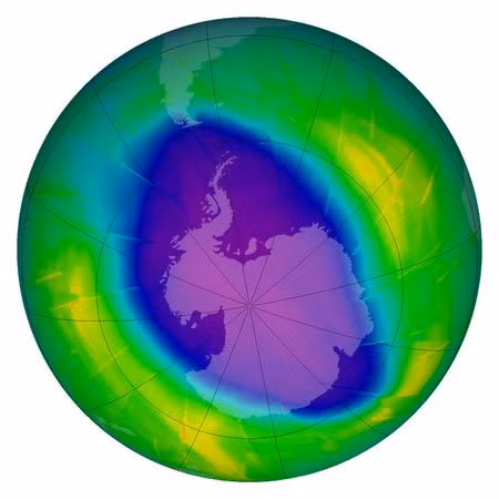 "Theo dữ liệu của chúng tôi từ đầu tháng 9, kích thước của lỗ thủng ozone nằm trong phạm vi trung bình. Tuy nhiên, chúng tôi sẽ theo dõi rất chặt chẽ trong vài tuần tới vì các lỗ thủng tầng ozone trong năm 2020 và 2021 chỉ bắt đầu trở nên đặc biệt sau này". Vincent-Henri Peuch, Giám đốc Copernicus cho biết.