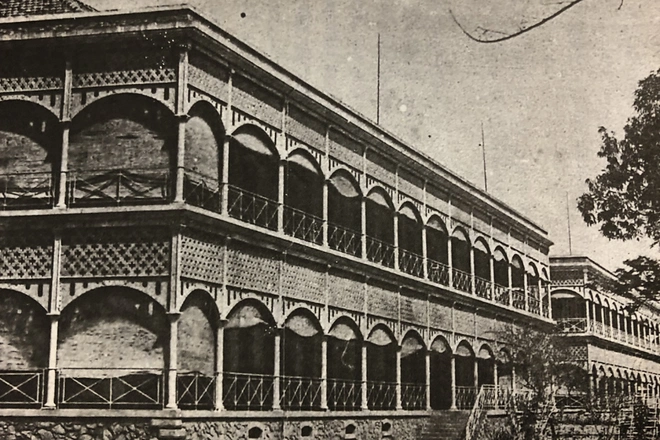 Bệnh viện Quân sự được thành lập năm 1862. Cấu trúc các tòa nhà trong khuôn viên đều là sườn sắt tiền chế, đem ráp lại trên nền bằng đá, mọi vật liệu được mang từ Pháp sang. Từ năm 1978, công trình được đổi tên thành Bệnh viện Nhi đồng 2.