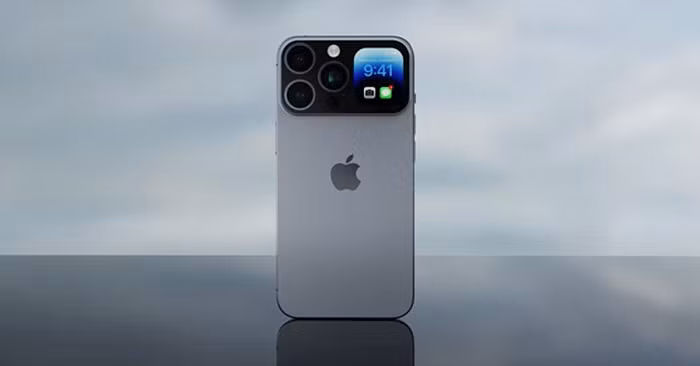 Trước đó, nhà phân tích Mark Gurman của Bloomberg cho rằng mẫu iPhone cao cấp nhất năm sau của Apple sẽ là "Ultra" thay vì "Pro Max". Cũng có tin đồn cho rằng, chỉ iPhone 15 Ultra mới có ống kính tiềm vọng, cho khả năng zoom quang vượt trội và có thể quay video 8K.