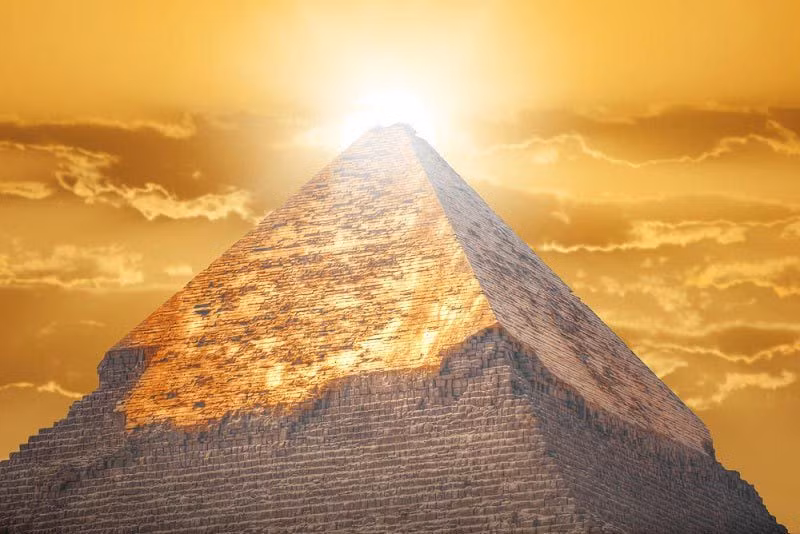 Dù được xây dựng từ hàng nghìn năm trước nhưng kim tự tháp chỉ lệch so với điểm Cực bắc 0,05 độ.