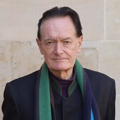 Martin Kemp là tác giả cuốn Living with Leonardo, giáo sư danh dự ngành Lịch sử nghệ thuật tại Đại học Oxford. Ông đóng vai trò quan trọng trong việc xác nhận bức tranh là của Leonardo trước khi nó được đưa ra đấu giá.