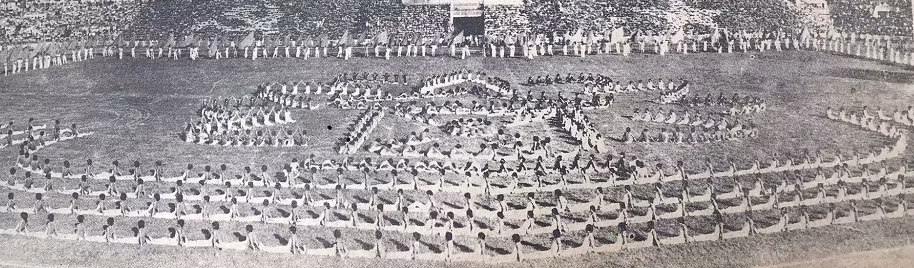 Đồng diễn và xếp hình tại Đại hội TDTT thủ đô lần thứ hai.