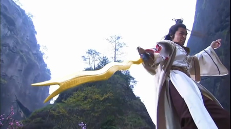 Đây được xem là thanh bảo kiếm kỳ dị, có uy lực bậc nhất trong các bộ tiểu thuyết, đã giúp Kim Xà Lang Quân tung hoành thiên hạ, báo thù cho gia tộc. Viên Thừa Chí tình cờ phát hiện Kim Xà kiếm và Kim Xà bí kíp mà cũng trở thành cao thủ hàng đầu thiên hạ.