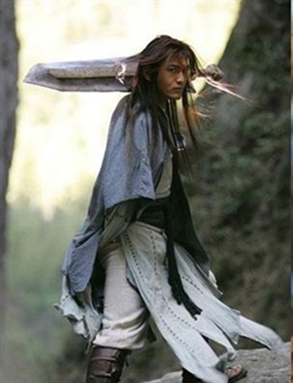 Vì sức mạnh quá khủng khiếp nên thanh kiếm có thể dễ dàng đánh tan mọi kẻ thù. Nhờ thanh kiếm này mà Độc Cô Cầu Bại và Dương Quá trở thành cao thủ bất khả chiến bại. 