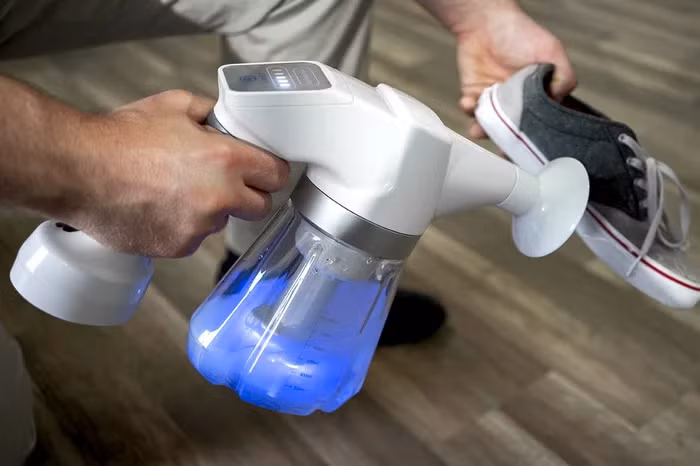  2. Bình phun nước Egret: Là một trong những món đồ công nghệ độc đáo khiến bạn như đang được sống ở thế kỷ 30, bình phun Egret chính là sản phẩm dành cho những người ưa thích sự sạch sẽ.