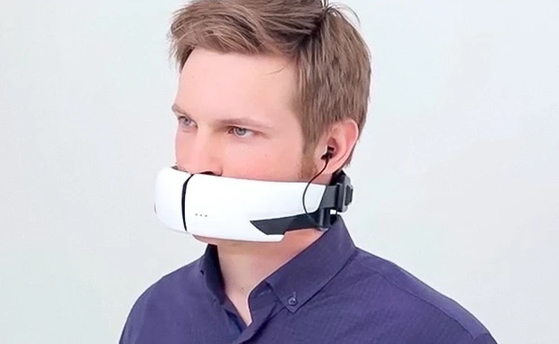 Điểm trừ của món này có lẽ là nằm ở thiết kế, trông chẳng khác nào nhân vật trong phim Mad Max phiên bản kết hợp với Star Wars cả, đeo ra đường lại thành trò cười cho thiên hạ mất.