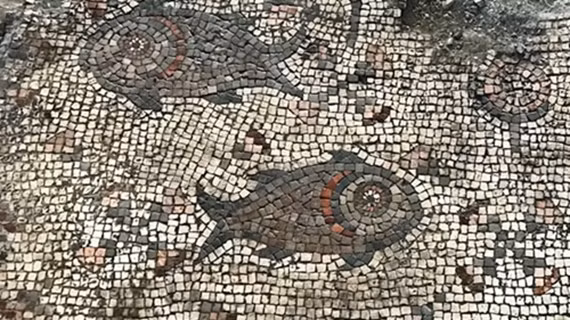 Bức tranh tường có niên đại từ thế kỷ thứ tư sau Công nguyên, sau khi Đế chế La Mã phương Tây tách ra từ Đế chế Đông La Mã (còn được gọi là Đế chế Byzantine).