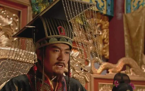 Chưa dừng lại ở đó, trong thời gian bị giam cầm, ông ta vẫn thản nhiên lao đầu vào cuộc sống đầy cao lương mỹ tửu, ong bướm rập rìu. Chẳng thế mà ông ta đã sinh những 14 người con chỉ sau vẻn vẹn 9 năm.