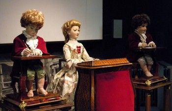 Thế giới chưa bao giờ thực sự hiểu được bước nhảy công nghệ và thời điểm lịch sử quan trọng đó là gì. Ngay cả cho đến ngày nay không nhiều người biết về sự sáng tạo này và một số vẫn nghĩ rằng đó là một trò lừa bịp. Những ai còn chưa tin có thể tận mắt chiêm ngưỡng cỗ máy tại Bảo tàng Lịch sử Nghệ thuật ở Neuchatel, Thụy Sĩ.