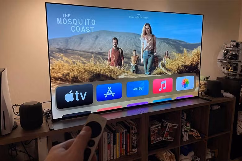 Thiết bị phần cứng tiếp theo có thể ra mắt vào cuối năm là Apple TV với chip A14 và 4 GB RAM. Một số sản phẩm khác gồm bản nâng cấp của HomePod, loa thông minh kết hợp Apple TV và camera FaceTime. Tuy nhiên, thông tin chi tiết về chúng hiện chưa rõ ràng.