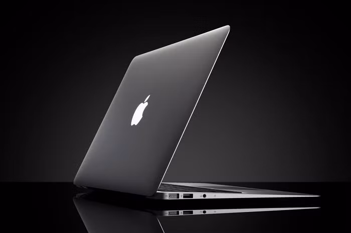 2 sản phẩm được dự đoán sắp ra mắt gồm MacBook Pro 14 inch và 16 inch. Máy sẽ trang bị phiên bản mạnh hơn của chip M2, có thể mang tên M2 Pro và M2 Max. Bài viết của Gurman còn đề cập một mẫu Mac mini với chip M2, đang được Apple phát triển nhưng chưa rõ ngày giới thiệu.