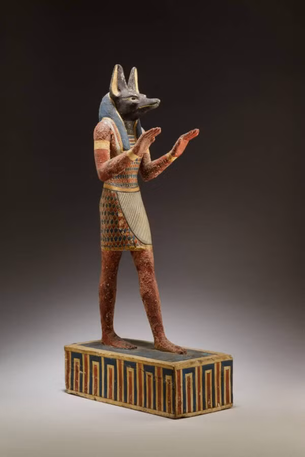 Anubis đảm nhận nhiều vai trò trong quá trình chết đi của con người. Đôi khi thần giúp mọi người đi vào thế giới bên kia, quyết định số phận của họ lúc ở đó, và có khi thần chỉ đơn giản là bảo vệ một xác chết. Vì thế, Anubis được xem là thần ướp xác và thần linh hồn người chết.