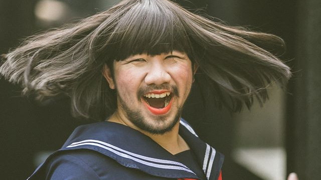  4. Người hài hước: Các nhà khoa học của Đại học New Mexico đưa ra quan điểm này sau khi thử nghiệm. Trong một nghiên cứu, họ nhận ra những người viết những lời bình luận hài hước hơn về phim hoạt hình, sẽ có kết quả kiểm tra trí thông minh cao hơn.