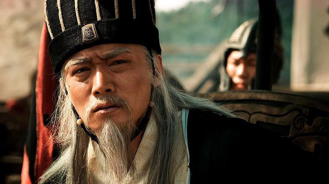 Các tướng trung thành của Khổng Minh theo sự sắp xếp của Gia Cát Lượng, sau khi vị quân sự này qua đời không phát tang ngay mà chỉnh đốn binh mã, rút quân về Hán Trung thật thần tốc nhưng trật tự, không để quân Tư Mã Ý phát hiện.