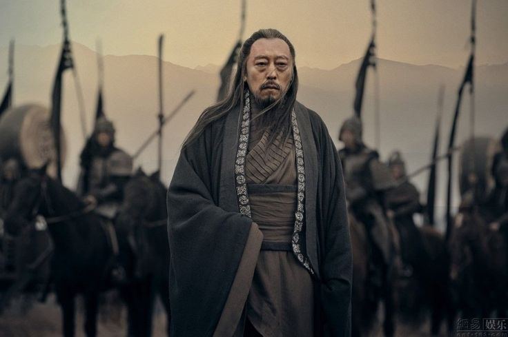 Nay khi đuổi sát tới nơi lại thấy Khổng Minh vẫn điềm nhiên ngồi trước xe ra trước ba quân khiến quân Ngụy kinh hoàng bỏ chạy. Quân Thục nhờ vậy mà an toàn rút về Hán Trung.