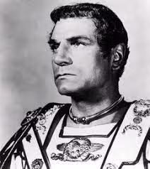 May mắn đến với Crassus khi những năm sau chiến thắng của Sulla trước lực lượng của Marius và việc ông trở thành nhà độc tài đã thúc đẩy Crassus y dựng một thế lực chính trị riêng. Trong cuộc thanh trừng hỗn loạn và đẫm máu diễn ra sau đó, danh sách "tố cáo" những kẻ chống đối Sulla đã được lập ra, kết án họ tử hình và tịch thu tài sản của cho nhà nước.