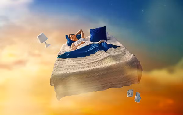 1. Nhiều người có hiện tượng “mơ tỉnh” (lucid dream). Họ có thể điều khiển giấc mơ theo ý mình, đi xuyên tường, bay nhảy và thậm chí quay về quá khứ.