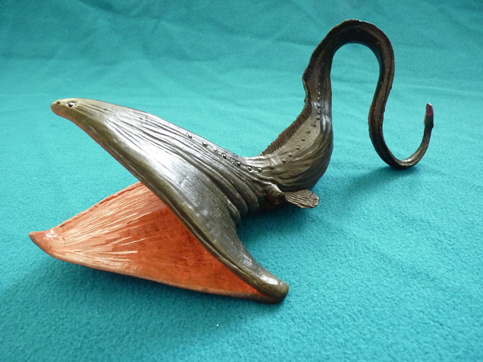  6. Lươn biển Gulper: Đây một loài động vật nguy hiểm dưới đáy đại dương với chiếc miệng khổng lồ và chiếc đuôi thon dài. Hàm răng sắc nhọn và có dạng hình túi này sẵn sàng tấn công và nuốt chửng con mồi.