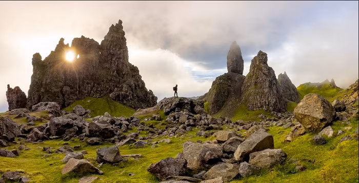 Nhưng điều đặc biệt của cụm camera hoàn toàn mới này không chỉ nằm ở việc người dùng có thể chụp ra những tấm ảnh sắc nét, có độ chi tiết cao. The Verge nhận định điểm sáng của camera trên iPhone Pro là cảm biến tele 12 MP ở giữa. 