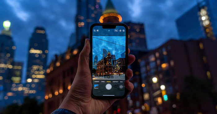 Nếu người dùng chụp phong cảnh hay cách một khoảng cách xa so với chủ thể, zoom 2x sẽ không có nhiều sự khác biệt so với ống kính góc rộng tiêu cự 24 mm trên iPhone 14 Pro.