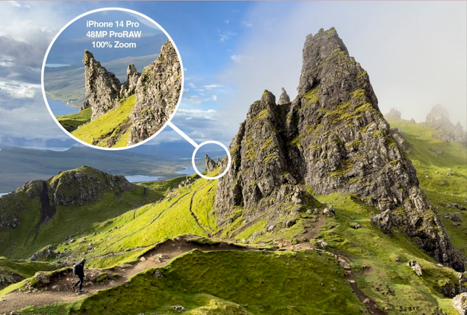 Với ống kính này, Apple đã bổ sung chế độ zoom quang 2x vào ứng dụng máy ảnh, cắt hình ảnh nhằm giả vờ tạo ra ảnh zoom tele. Nghe đơn giản nhưng đây lại là tính năng rất đáng giá, The Verge nhận định.