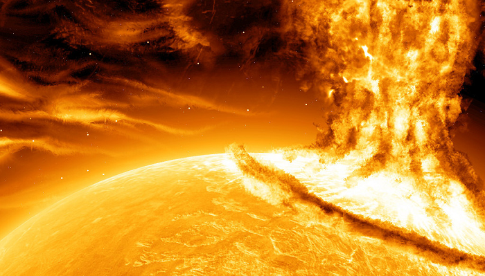  Luồng plasma ban đầu nằm trong một vòng lớn gắn với bề mặt Mặt Trời, gọi là tai lửa, sau đó phá ra và phóng vào không gian với tốc độ khoảng 161.000 km/h.