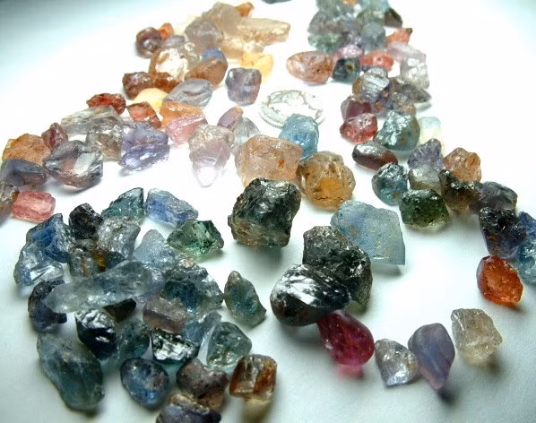 Matt Betteridge chưa tiết lộ dự định tiếp theo với viên đá, có thể anh sẽ giữ lại hoặc đem bán đấu giá. Rubyvale là một trong những khu vực chứa đá sapphire lớn nhất trên thế giới. Những người săn đá quý thường xuyên tới đây với hi vọng tìm thấy nhiều viên đá lớn. Cơ hội tốt nhất để tìm kiếm là thời gian sau cơn mưa vì khi đó nước rửa trôi lớp đất trên bề mặt, đất mềm dễ đào hơn.