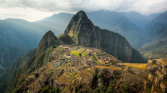 Từng được xem là nơi nghỉ dưỡng mùa hè của Hoàng đế Inca là Pachacutec, Machu Picchu đã được nhà thám hiểm Bingham "phát hiện" một cách đáng nhớ vào năm 1911, mặc dù có sự đồng thuận rộng rãi trong giới học thuật rằng thành phố đã mất chưa bao giờ thực sự bị mất.