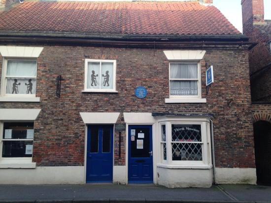 Lời nguyền đáng sợ này bắt nguồn từ Bắc Yorkshire vào năm 1702 khi Thomas Busby bị kết án treo cổ vì đã bóp cổ cha. Trước khi thi hành án, y có nguyện vọng là được thưởng thức bữa ăn cuối cùng tại quán rượu yêu thích ở Thirsk (Anh).