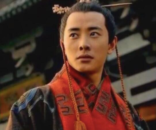 Lưu Hiệp là con trai thứ của Hán Linh Đế Lưu Hoành. Mẹ ông là Vương Vinh, người Hàm Đan. Thời Hán Linh Đế, Vương Vinh do tư sắc mỹ lệ, thông minh tài trí nên được nhập Dịch đình, phong đến Mỹ nhân, cấp bậc thứ 2 dưới Quý nhân trong hậu cung thời Đông Hán.