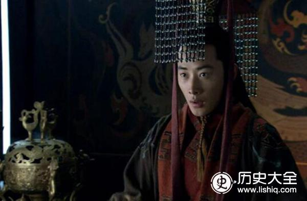 Năm Trung Bình thứ 6 (189), tháng 4, Hán Linh Đế băng hà. Anh Lưu Hiệp là Lưu Biện lên nối ngôi, tức là Hán Thiếu Đế. Lưu Hiệp ban đầu được phong làm Bột Hải vương, sau đó là Trần Lưu vương.