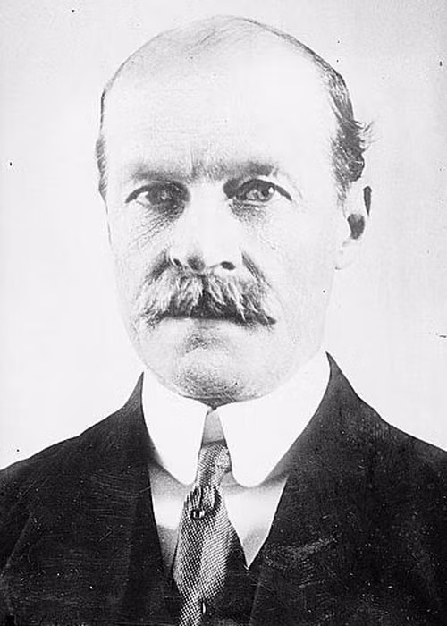 Một nỗ lực khác nhằm di chuyển tảng đá được thực hiện vào đầu thế kỷ 20. Nó được ghi nhận vào năm 1908, Thống đốc Madras Arthur Lawley quyết định di dời tảng đá ra khỏi ngọn đồi. Vì ông lo sợ rằng nó sẽ trượt xuống bất cứ lúc nào, và tàn phá thị trấn bên dưới chân đồi.