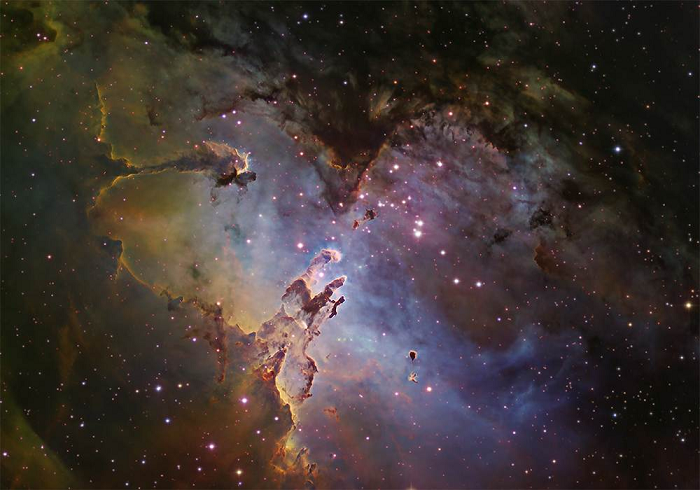 Là một phần của tinh vân Đại bàng trong chòm sao Cự Xà, cách Trái Đất khoảng 7.000 năm ánh sáng, tinh vân khổng lồ này từng khiến các nhà thiên văn học sửng sốt với vẻ đẹp của chúng khi lần đầu tiên được chụp bởi kính viễn vọng không gian Hubble vào ngày 1/4/1995.