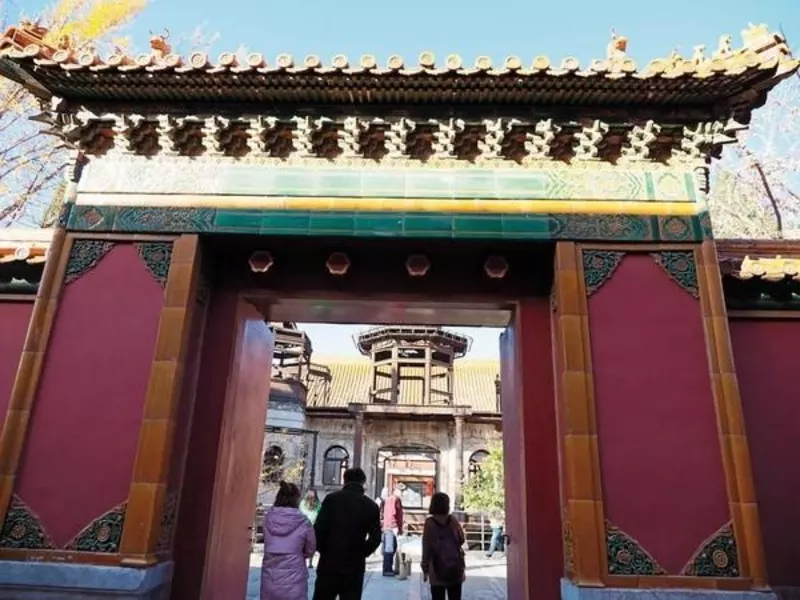 Mặc dù những lời đồn đáng sợ về giếng Trân phi chưa được ai kiểm chứng. Nhưng những giai thoại nhuốm màu sắc tâm linh huyền bí ấy càng khiến địa điểm này được nhiều người biết tới.