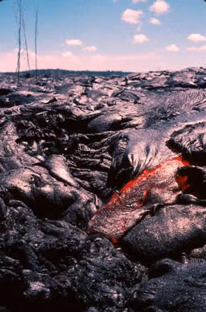 Theo Cơ quan khảo sát địa chất Mỹ, đây là một trong những dòng dung nham lớn nhất hình thành trên Trái Đất trong 10.000 năm qua.