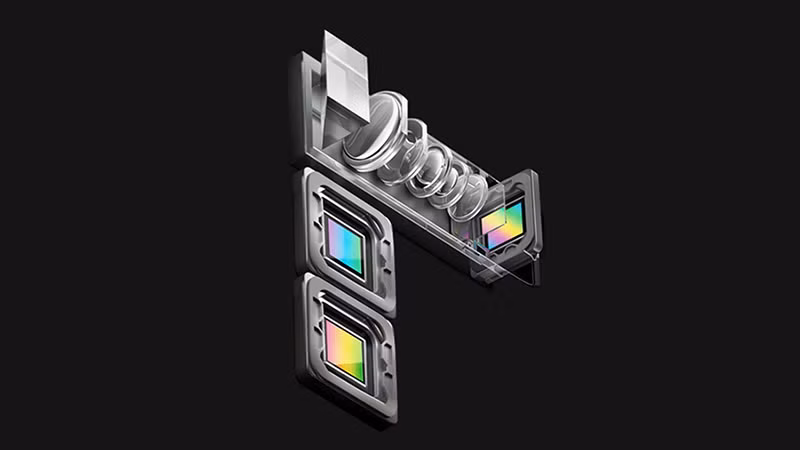 Điều này giúp smartphone có khả năng zoom quang tốt hơn nhiều mà vẫn đảm bảo yếu tố mỏng nhẹ. Thiết kế ống kính tiềm vọng lần đầu tiên xuất hiện trên smartphone là chiếc Huawei P30 Pro.