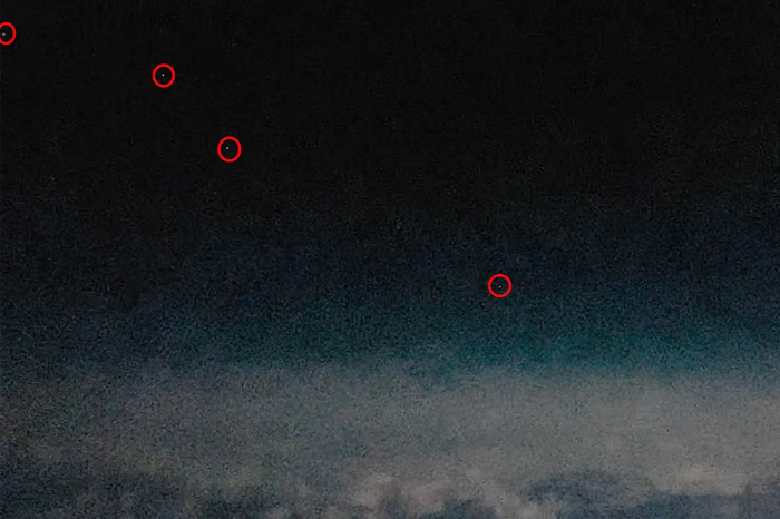 Cụ thể, Hansen đã có tường trình của các phi công từ Southwest Airlines, Hawaiian Airlines và một số hãng hàng không khác trong khoảng thời gian từ ngày 6/8 đến ngày 23/9. Ngoài ra, một cựu phi công quân sự cũng tiết lộ rằng ông đã nhìn thấy nhiều vật thể lạ bay phía trên ông khi bay qua Thái Bình Dương.