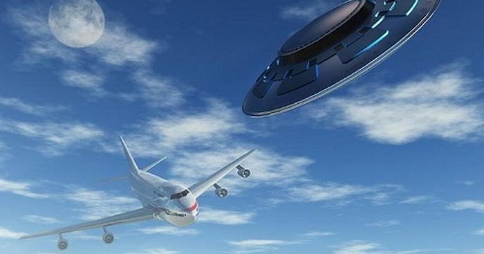 Nhân viên cơ quan kiểm soát không lưu lúc đó trả lời Mark Hulsey rằng anh ta không chắc. Sau đó khoảng 23 phút, Mark Hulsey tiếp tục báo cáo rằng số lượng vật thể bay không xác định bay phía trên anh tăng từ 3 lên 7 chiếc.