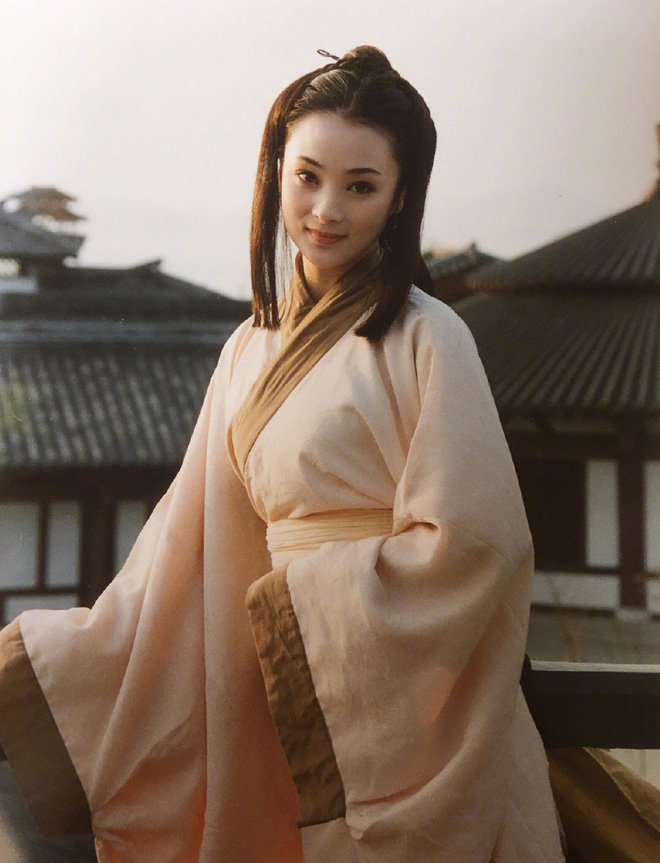 Bên trong ngôi mộ của Phạm Lãi, các nhà khảo cổ đã tìm thấy một số ống tre. Theo nội dung ghi chép trên ống tre có thể hiểu rằng, Phạm Lãi và Tây Thi có tư thông, họ còn có con chung là Ngôn Nhi Đình. Phạm Lãi đã dùng con làm con tin và ép buộc Tây Thi đến nước Ngô làm gián điệp. Vì bảo vệ con nên nàng không thể không làm việc này.