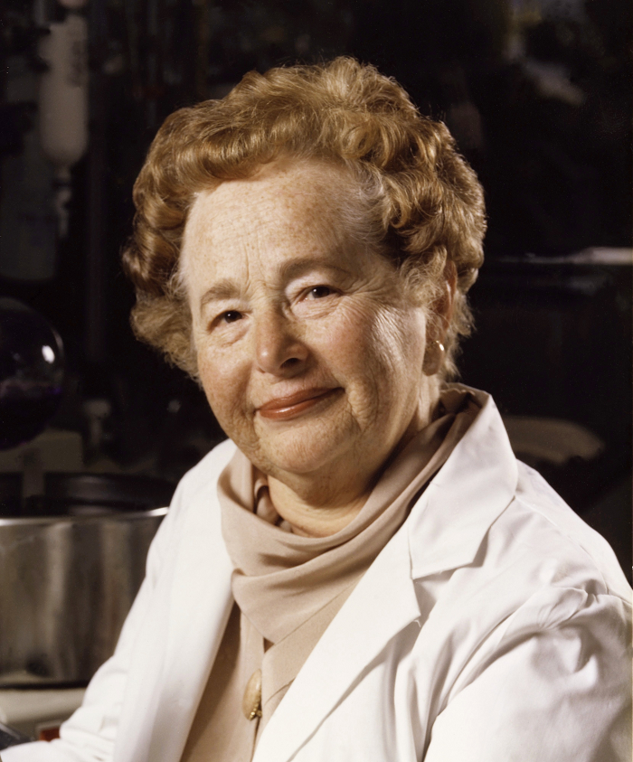  2. Gertrude Belle Elion (1918-1999) là một dược sĩ và nhà hóa sinh người Mỹ, đóng góp lớn cho sự ra đời của viên thuốc Purinethol, loại thuốc đầu tiên chữa bệnh máu trắng.