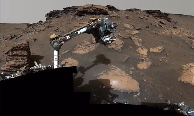 Những nơi mà con robot đầu tiên NASA đưa lên Sao Hỏa này lăn bánh đến đều tiềm ẩn dấu hiệu của sông ngòi, ao hồ cổ đại, bởi nhiệm vụ chính của nó là săn tìm bằng chứng về sự sống ngoài hành tinh mà NASA gần như đoan chắc đã từng tồn tại rồi tuyệt chủng.