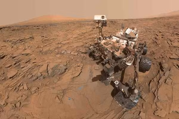 Nhà khoa học Abigail Fraeman thuộc dự án Curiosity tại Phòng thí nghiệm Sức đẩy Phản lực (JPL) của NASA chia sẻ: “Những tảng đá ở đây sẽ bắt đầu cho chúng ta biết hành tinh từng ẩm ướt này đã thay đổi như thế nào để thành sao Hỏa khô hạn ngày nay".