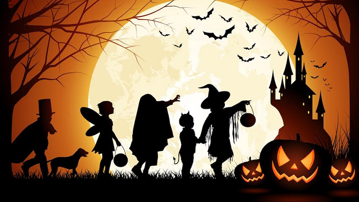 Halloween (hay có tên đầy đủ: All Hallows' Evening) là một lễ hội truyền thống được tổ chức vào 31/10 hằng năm, vào buổi tối trước Lễ Các Thánh trong Kitô giáo Tây phương. Ngày lễ Halloween này được coi như một ngày tết, một lễ hội vui nhất trong năm, nhất là đối với giới trẻ bởi những trò chơi vô cùng kỳ bí và hấp dẫn.