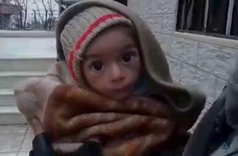 Các phóng viên còn bắt gặp hình ảnh một em bé sơ sinh suy dinh dưỡng nặng khi họ tới thị trấn này. Các tổ chức tình nguyện cảnh báo rằng, người dân ở thị trấn Madaya hiện sống trong cảnh thiếu thốn vô cùng. Nhiều người đã phải ăn cây cỏ để vượt qua cơn đói.